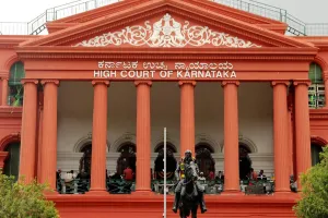 बच्चा अनाथ या परित्यक्त नहीं हो तो उसके माता पिता से उसे गोद लेना अपराध नहीं: अदालत