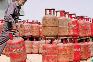 महंगाई की मार: LPG सिलेंडर के दाम 50 रुपये बढ़े, जानें नई कीमत