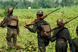 छत्तीसगढ़: दंतेवाड़ा में चार नक्सलियों ने पुलिस के समक्ष किया आत्मसमर्पण