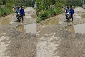 अयोध्या: गड्ढे दे रहे हादसों को निमंत्रण, राहगीरों को हो रही समस्या, डीएम से की गई शिकायत