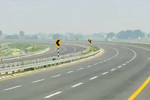 Purvanchal Expressway Toll: एक्सप्रेसवे पर आज से देना होगा इतना टोल, जानिए विभिन्न वाहनों के लिए क्या हैं रेट