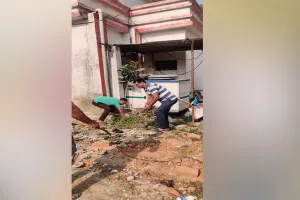 रायबरेली: CO की फटकार के बाद ऊंचाहार कोतवाल में जागृत हुई स्वच्छता की चेतना, खुद उठाया कूड़ा