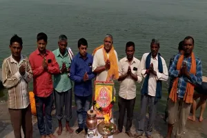 रायबरेली: गंगा तट पर हुई सूर्य और मां भागीरथी की उपासना