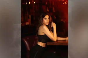 अगर आपको भी दिखना है कूल, तो वर्ल्ड सुपर मॉडल बनीं रेणु कौशल के इन समर कलेक्शन को करें ट्राई