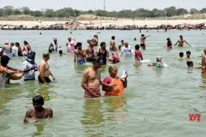 बरेली: बुद्ध पूर्णिमा पर श्रद्धालुओं ने रामगंगा में लगाई आस्था की डुबकी