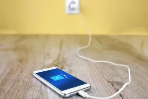 अपने पुराने स्मार्टफोन को जल्दी चार्ज करने के लिए अपनाएं ये टिप्स
