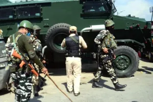 जम्मू-कश्मीर: पुलवामा में आतंकवादी हमला, पुलिसकर्मी घायल