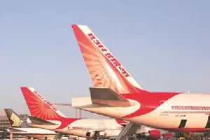 बीच हवा में बंद हो गया एअर इंडिया के एक विमान का इंजन, मुंबई हवाई अड्डे पर हुई आपात लैंडिंग