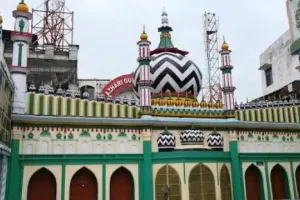 बरेली की दरगाह-ए-अला हज़रत, तंग गलियों में स्थित धार्मिक स्थल