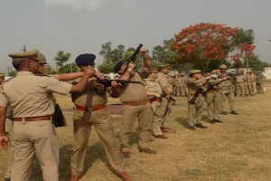 अमरोहा: बलवाईयों को तितर-बितर करने के लिए दंगा नियंत्रण अभ्यास