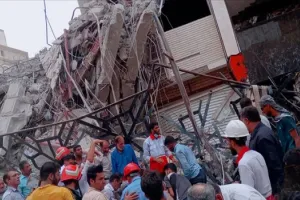 ईरान में इमारत गिरने से 11 लोगों की मौत, मेयर और अन्य हिरासत में