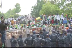 किसानों की अनिश्चितकालीन विरोध की योजना के मद्देनजर चंडीगढ़-मोहाली सीमा पर भारी पुलिस बल तैनात