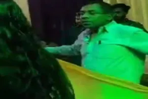 प्रयागराज: बिजली विभाग के अवर अभियंता ने बार बालाओं के साथ लगाये ठुमके, निलंबित