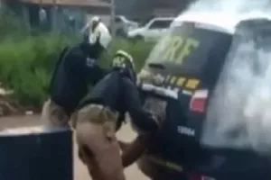 ब्राजील : धुएं से भरे पुलिस वाहन में अश्वेत व्यक्ति की दम घुटने से मौत