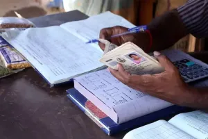 बिहार सरकार का फैसला, दस हजार से अधिक आय वालों के राशन कार्ड होंगे रद्द