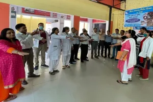 मुरादाबाद: मानव श्रृंखला बनाकर तंबाकू उत्पादों के सेवन की लत छुड़ाने को किया जागरूक