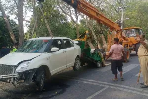 हरदोई: कार और ऑटो में हुई जबरदस्त टक्कर, दो सगे भाइयों की मौत, 10 घायल
