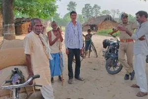 बहराइच: ठेलिया पर जा रहे स्कूल के खाद्यान्न को ग्रामीणों ने पकड़ा, प्रधान ने दी तहरीर, सफाई में शिक्षक ने कही यह बात