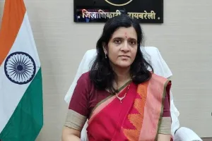 रायबरेली: ईद की पूर्व संध्या पर अधिकारियों ने किया फ्लैग मार्च, शांति और सद्भाव के साथ पर्व मनाने की अपील