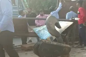 देश की पहली रैपिड रेल कॉरिडोर पर बड़ा हादसा,  50 टन वजनी सेगमेंट सड़क पर गिरा, इलाके में आया भूकंप