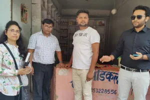 बहराइच: एसडीएम नानापारा की अगुवाई में ड्रग इंस्पेक्टरों ने मेडिकल स्टोरों पर मारा छापा, एक को लिया हिरासत में
