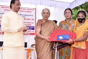 जरूरतमंदों की मदद के लिये स्वयंसेवी संस्थाओं को सहायता देना जरूरी: राज्यपाल