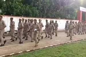 बहराइच: एसपी ने पुलिस लाइन में ली परेड की सलामी, जवानों के साथ लगाई दौड़