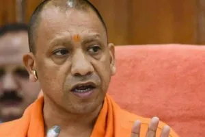 प्रशासनिक अधिकारी सकारात्मक रुख से करें कार्य : मुख्यमंत्री योगी