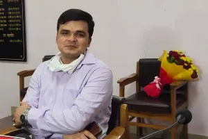 लखनऊ: नगर आयुक्त ने पार्किंग स्थलों का किया औचक निरीक्षण, बिना टिकट खड़े मिले वाहन