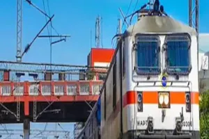 रेल यात्रियों के लिये बड़ी खबर: गोरखपुर-ऐशबाग-गोरखपुर एक्सप्रेस सहित कई ट्रेनें रेलवे ने की निरस्त