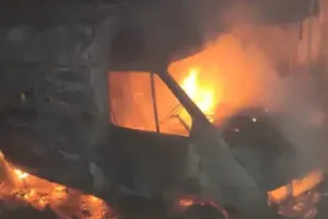 जौनपुर: दबंगो ने चाकू से गोदकर की पहलवान की हत्या, भीड़ ने पुलिस जीप और एंबुलेंस में तोड़-फोड़कर लगाई आग