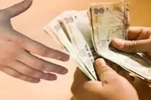 सीतापुर: 20 हजार दिये पर नहीं मिला आवास, ग्रामीण ने पंचायत सचिव पर लगाया आरोप