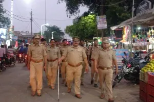 बहराइच: चार्ज लेते ही सड़क पर उतरे कोतवाल, पुलिस कर्मियों संग किया गश्त
