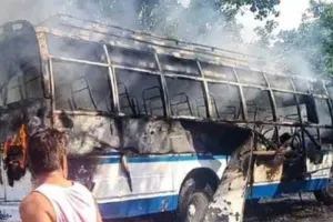 जम्मू के बस बर्निंग कांड में मृत महिला का शव पहुंचा बाराबंकी, परिजनों में मचा कोहराम