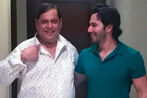 Varun Dhawan ने पिता डेविड धवन के साथ ‘द पंजाबन’ Song पर किया जमकर डांस, वीडियो वायरल