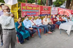 हल्द्वानी: मई दिवस पर हल्लाबोल, बोले वक्ता- “मोदी सरकार चला रही भाईचारे, घरबार और संविधान पर बुलडोजर”… देखें VIDEO