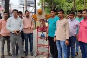 हल्द्वानी: “भ्रष्ट अधिकारी हैं बिजली संकट के जिम्मेदार” नारेबाजी कर फूंका पॉवर कॉरपोरेशन के एमडी का पुतला