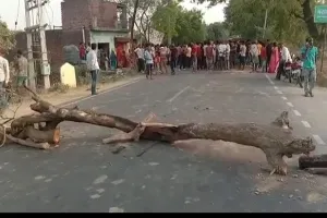 रायबरेली : रोजगार सेवक की ट्रक से कुचलकर मौत, आक्रोशित लोगों ने राजमार्ग किया जाम