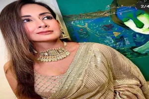 गोल्डन साड़ी में प्रीति झंगियानी ने ढाया कहर, सोशल मीडिया का बढ़ाया तापमान