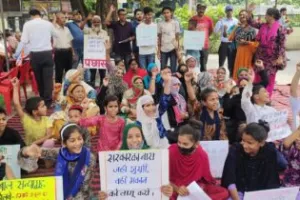 हल्द्वानी: बस्तियां तोड़े जाने के विरोध में नन्हे मुन्नों का ‘बाल सत्याग्रह’