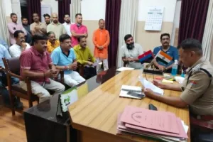 डीआईजी से बोले हल्द्वानी के व्यापारी- सर, असली चोर को पकड़िए, कल वाला नकली था… देखें VIDEO