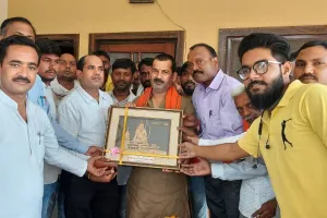 अयोध्या: सविता समाज के पदाधिकारियों ने किया महापौर का अभिनंदन