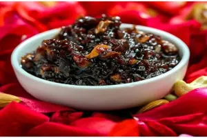 गुलाब की खुशबू और मिठास से भरपूर होता है गुलकंद, जानिए घर पर बनाने का तरीका