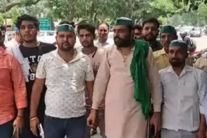 मेरठ: भाकियू कार्यकर्ताओं ने टिकैत को Z प्लस सुरक्षा देने को लेकर की मांग, डीएम को सौंपा ज्ञापन