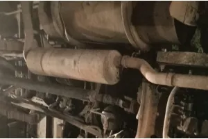 बाराबंकी: टायर फटने से अनियंत्रित कार पुलिया की रेलिंग पर चढ़ी, घायल परिवार जिला अस्पताल रेफर