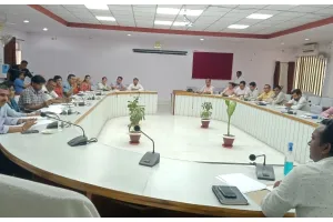 कायाकल्प के निर्धारित मानकों से आच्छादित हों चयनित स्कूल : डीएम