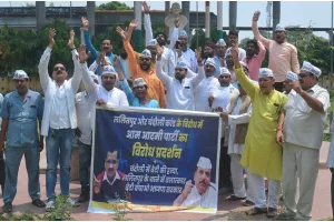 यूपी की बेटी की अस्मिता के साथ पुलिस कर रही खिलवाड़ : वंशराज दुबे