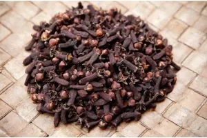 लौंग के इस चमत्कारी गुण को जानकर आप भी रह जायेंगे हैरान, ऐसे करें इस्तेमाल