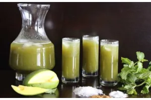 भीषण गर्मी से बचाएगा घर का बना टेस्टी आम पना, पीते ही हो जायेंगे तरोताजा