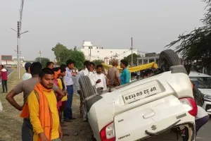अयोध्या: सीएम योगी के आगमन से पहले टला बड़ा हादसा, डिवाइडर से टकरा कर पलटी कार, जांच में जुटी पुलिस